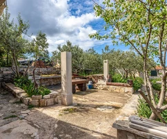 Maison en pierre avec vue mer à vendre à Brač en Croatie