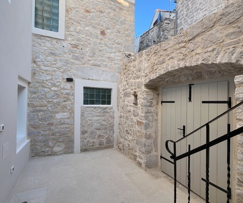 VENDU - Maison en pierre à vendre à Betina à seulement 100 mètres de la mer