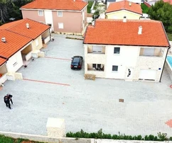 Apartamentos con piscina para fines turísticos