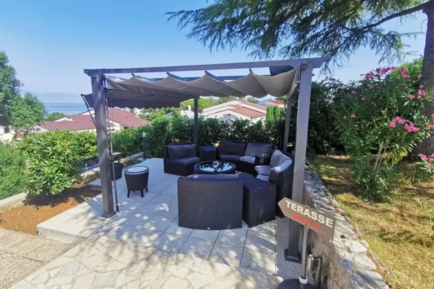 Villa duplex, isola di Krk, Njivice, con vista mare e giardino!