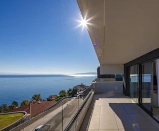 Appartamento con quattro camere da letto in vendita con vista sul mare a Opatija in Croazia