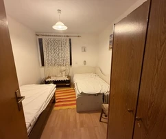 DVOJDOM S TROMI APARTMÁNMI, NA ATRAKTÍVNOM MIESTE, 350 M OD PLÁŽE!