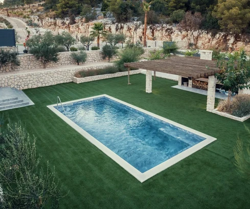 Spazioso appartamento con piscina in vendita a Sebenico in Croazia