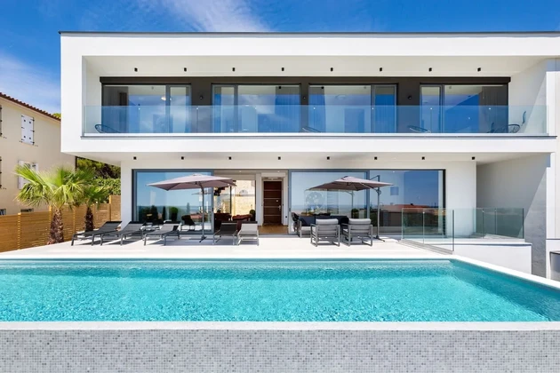 Istria, Medulin: Villa di lusso con vista mare e centro benessere