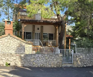 Haus zum Verkauf direkt am Meer in Grebaštica bei Šibenik in Kroatien