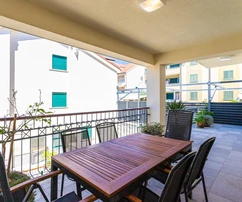 Großzügige Wohnung auf Hvar zu verkaufen in Kroatien