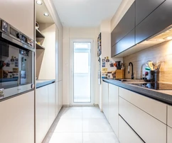 Split, Pujanke, three-bedroom apartment with sea view and terrace, completely renovated