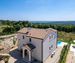 Isztria, Rabac: Mediterrán ház medencével és tengerre néző kilátással