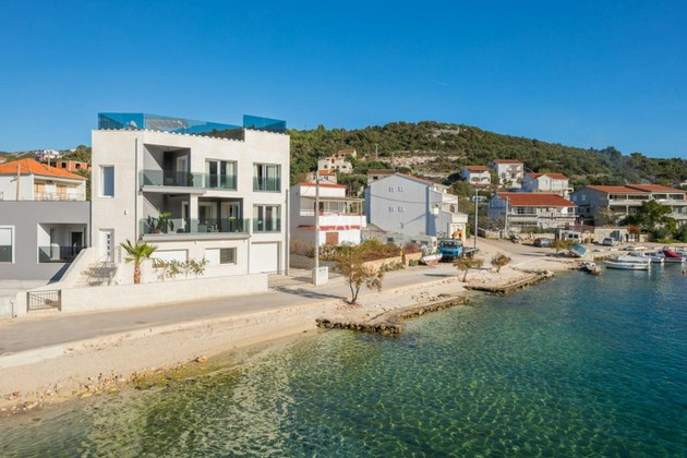 Una maravillosa villa en primera línea al mar cerca de Split