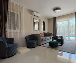 Exklusive Lage, Maisonette in Malinska, Insel Krk, 200 m vom Meer entfernt!