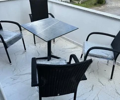 Byt v krásné lokalitě se dvěma parkovacími místy a sklepem