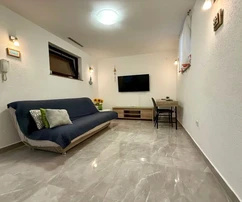 MÖBLIERTE WOHNUNG MIT GARTEN, 800 M VOM STRAND ENTFERNT!