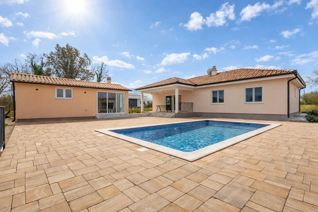 Isztria, Labin, modern villa és nagy építési telek