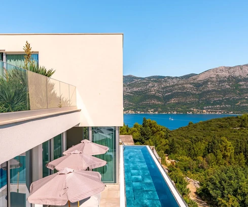 Luksuzna vila na prodaju s pogledom na more Korčula