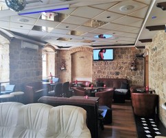 Caffetteria nel centro di Sinj in vendita: posizione privilegiata nella piazza della città