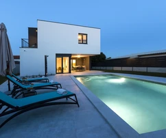 Istria, Pola: Villa moderna in zona tranquilla