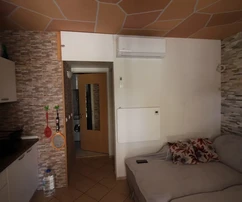 Bájos 1 hálószobás nyaraló apartman csak pár lépésre a strandtól - Vir
