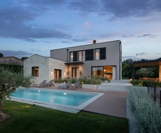 Istrien, Nähe Poreč: Luxusvilla mit Meerblick