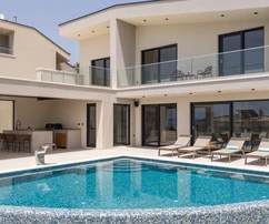 Дом Подстрана, 327 м²