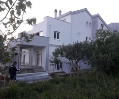 K. Sućurac - casa indipendente con tre appartamenti.