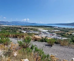 Trogir, Plano, terrain agricole 3296 m2, vue sur la mer, route
