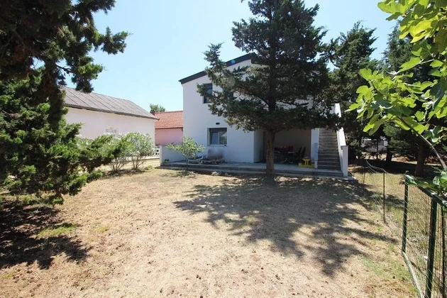 Detached house with spacious garden