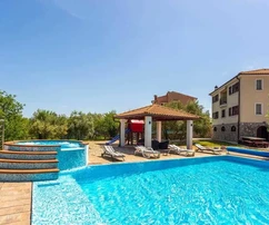 Dobrinj - Luxusvilla mit Pool auf 3.500 m²
