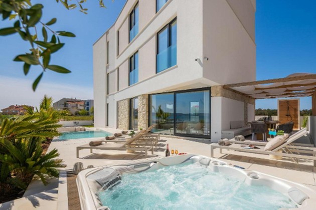 Luxury Seafront Villa with Heated Pool, Jacuzzi & Top-Quality Features