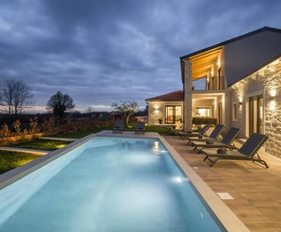 Villa moderna con piscina in vendita a Tinjan in Croazia