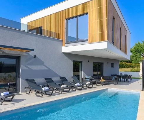 Istria, Svetvincenat: Moderná vila s vyhrievaným bazénom