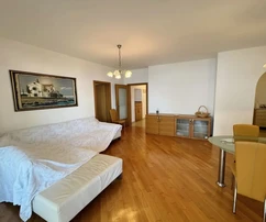 WOHNUNG IM ERSTEN STOCK DER VILLA, IN ERSTER REIHE ZUM STRAND!