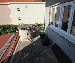 Casa con ampio cortile a Sukosan