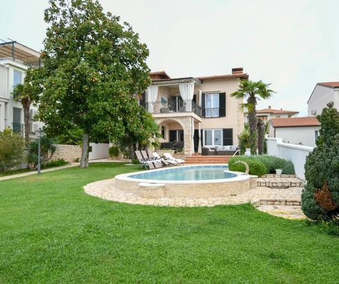 Spacious house with apartments for sale in Umag in Croatia