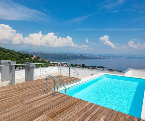 Attico in vendita con vista panoramica su Opatija in Croazia