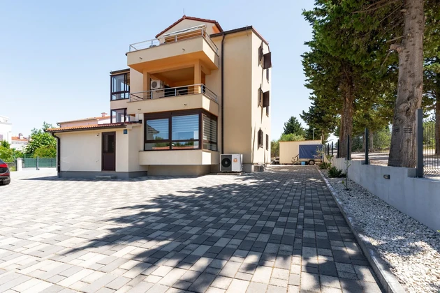 Pakoštane, Drage, casa con tres unidades residenciales, a 600 m del mar