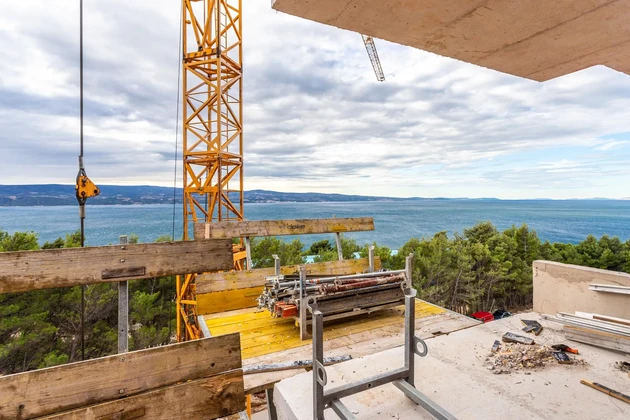 Omiš, Zweizimmerwohnung im vierten Stock mit Panoramablick auf das Meer und die Stadt, 86 m²