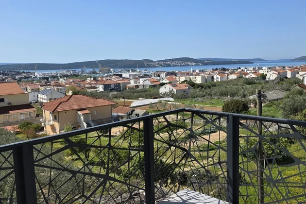 Trogir, dvoupokojový byt 69 m², novostavba, výhled na moře, připravený k nastěhování