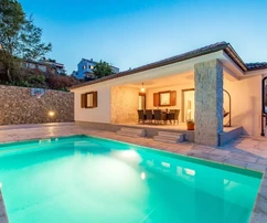 Hermosa casa con piscina y dos apartamentos, Opatija