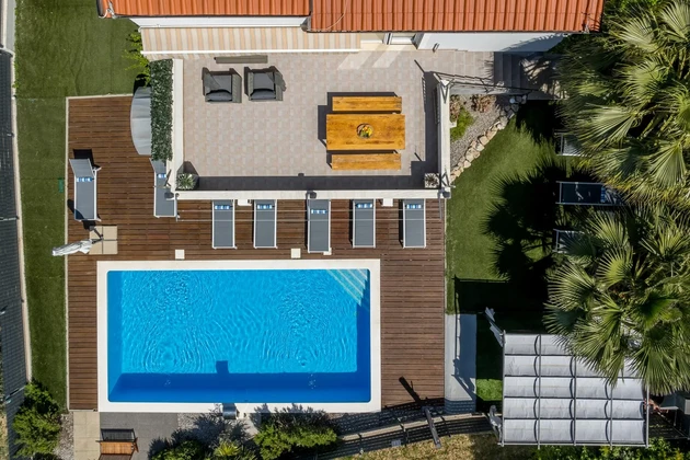 Kastel Stari, attraktives Haus mit Swimmingpool in ruhiger Lage