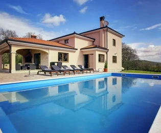 Istria, Rovinj: Villa moderna con gran jardín