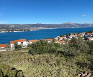Трогир, Мастрника, участок под застройку 3356 м2, вид на море