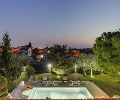 Casa indipendente con piscina in vendita a Pola – Veli Vrh in Croazia