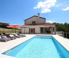 Gyönyörű villa tágas kerttel és medencével, Isztria, Poreč