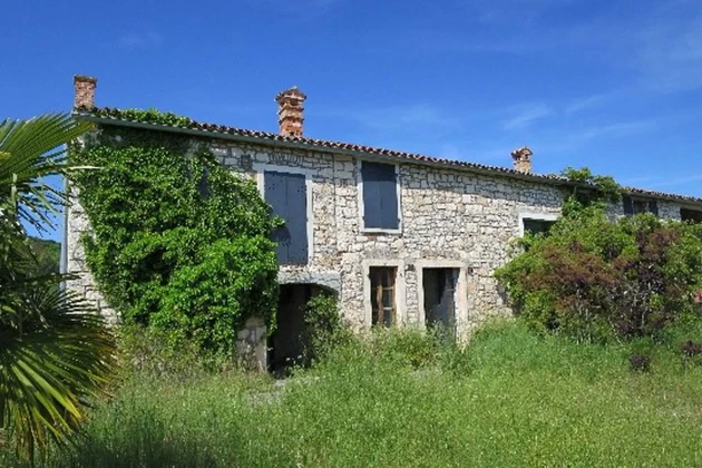 Tenuta in pietra in vendita vicino a Rovigno in Croazia