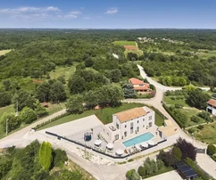 Ampia villa con 5 camere da letto vicino a Parenzo