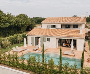Istria, cerca de Višnjan, villa de lujo de piedra con piscina climatizada y amplia finca