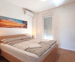 Kétszintes apartman medencével és teraszokkal Čiovón eladó