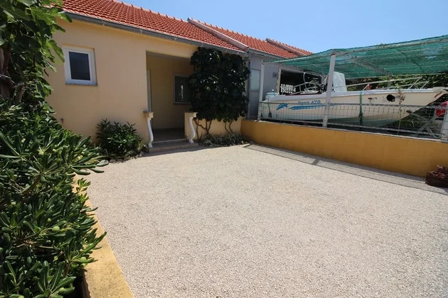 Pôvabný dovolenkový apartmán len pár krokov od mora - ostrov Vir