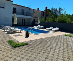 Bonita casa con cuatro apartamentos y piscina, Istria, Medulin