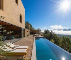 Istrie, Motovun, villa de luxe design avec piscine à débordement et vue panoramique